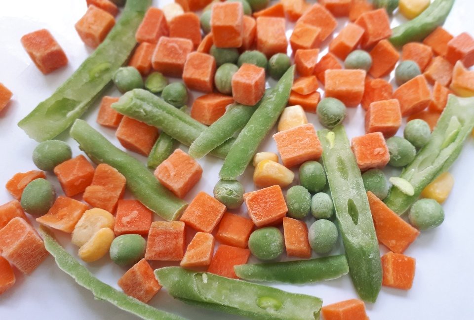 cropped-4way-mix-50-diced-carrots-25-sliced-beans-15-peas-10-corn-4.jpg